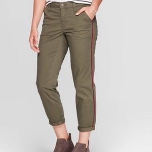 Universal thread green girlfriend crop pants